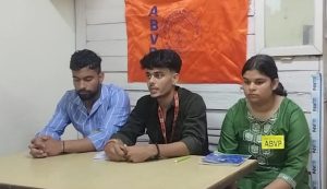 प्रेस वार्ता में आंदोलन की चेतावनी देते हुए भवानी ठाकुर