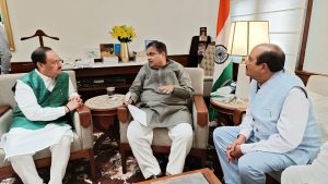 जेपी नड्डा और नितिन गडकरी हिमाचल की परियोजनाओं पर चर्चा करते हुए