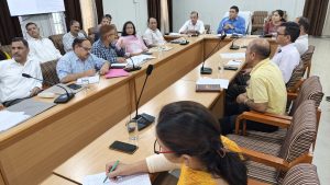 चंबा में आयोजित बैठक की अध्यक्षता करते उपायुक्त मुकेश रेपसवाल