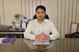 मंडी में बारिश के बीच उपायुक्त ने लोगों से की नदी-नालों से दूर रहने की अपील।