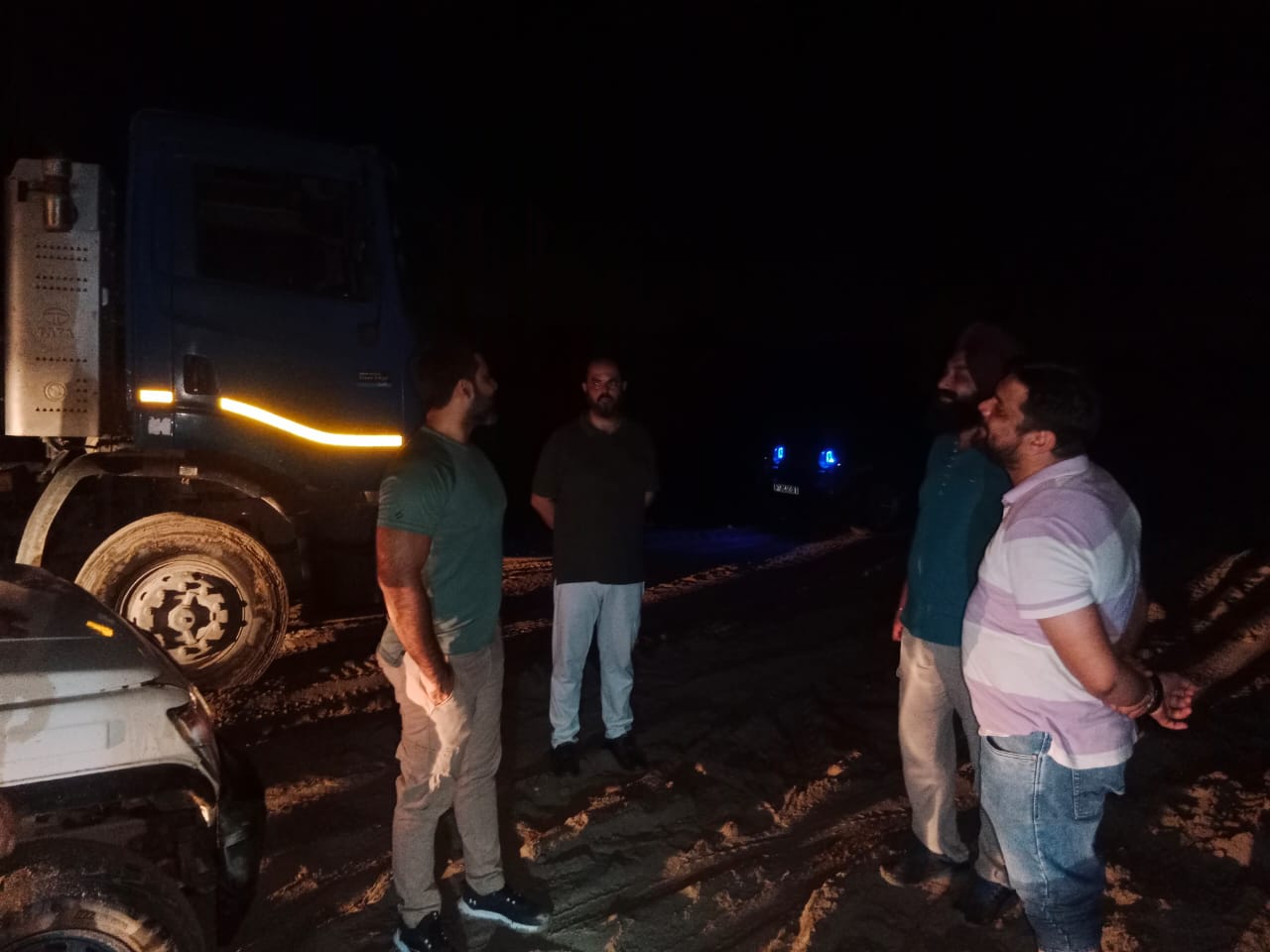 डीसी जतिन लाल ने खनन टीम संग स्वां नदी में की औचक छापेमारी