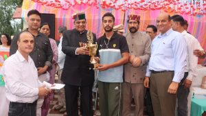 कसौली के कण्डा में स्वतंत्रता दिवस समारोह को संबोधित करते स्वास्थ्य मंत्री डॉ. धनीराम शांडिल