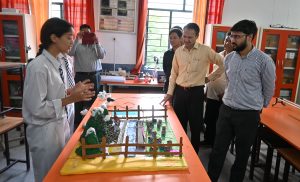 एसडीएम निशांत ठाकुर ने नवोदय विद्यालय बंदरोल का निरीक्षण किया और छात्रों से संवाद किया