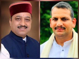 भाजपा नेताओं सुरेश कश्यप और विनोद कुमार शिमला में प्रेस वार्ता करते हुए।