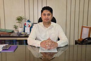 लगातार बारिश और भूस्खलन के बीच मंडी टकोली टोल प्लाजा पर टोल वसूली एक माह के लिए निलंबित।