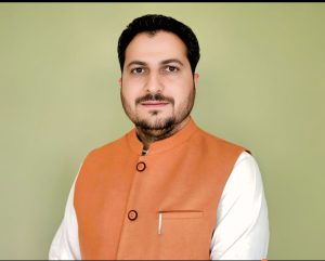 मंडी में कांग्रेस की बंद कमरे वाली रैली पर सवाल उठाते भाजपा प्रवक्ता राकेश जमवाल