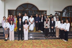 टांडा मेडिकल कॉलेज में राज्य स्तरीय चिकित्सा सम्मेलन में शामिल प्रशिक्षु चिकित्सक।