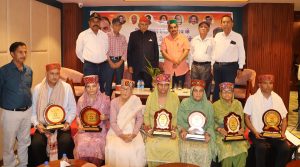 शाहपुर में युद्ध स्मारक निर्माण की घोषणा करते उपमुख्य सचेतक केवल सिंह पठानिया, कार्यक्रम में वीर नारियों और पूर्व सैनिकों को सम्मानित किया गया।