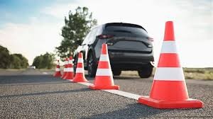 कुल्लू आरटीओ कार्यालय में ड्राइविंग टेस्ट और वाहन पासिंग की प्रक्रिया।