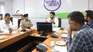 उपायुक्त अपूर्व देवगन की अध्यक्षता में आयोजित जिला स्तरीय एनकोर्ड समिति की बैठक का दृश्य।